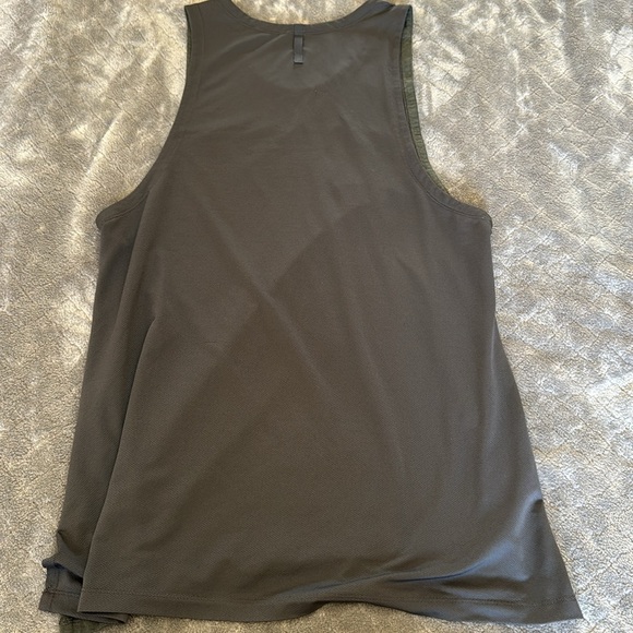 Lululemon License to Train sleeveless shirt - Picture 3 of 5